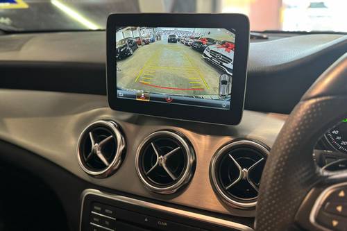2017 Mercedes Benz GLA-Class 200 Progressive Line Terpakai