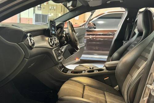 2017 Mercedes Benz GLA-Class 200 Progressive Line Terpakai
