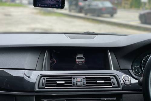 2015 BMW 5 Series Sedan 520i Terpakai