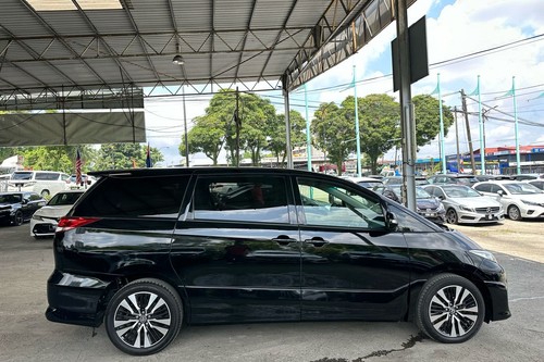 2011 Toyota Estima 2.4 Terpakai
