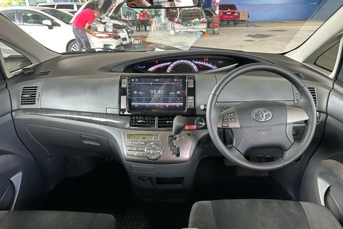 2011 Toyota Estima 2.4 Terpakai