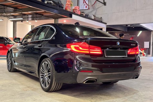 Old 2017 BMW 5 Series Sedan 530i M Sport