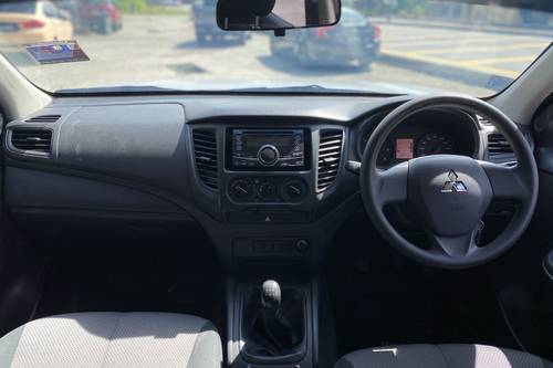 2019 Mitsubishi Triton Quest MT 4x2 Terpakai