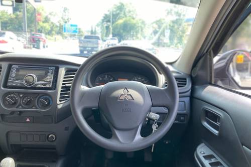 2019 Mitsubishi Triton Quest MT 4x2 Terpakai