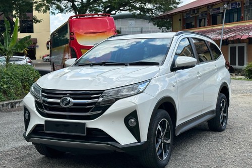 Second hand 2019 Perodua Aruz 1.5AV 
