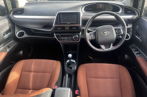 2017 Toyota Sienta 1.5 V AT Terpakai