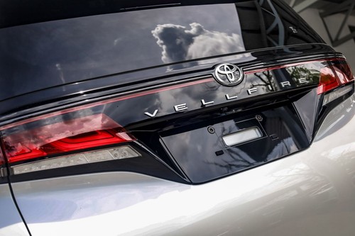 Used 2023 Toyota Vellfire 2.4T Premium