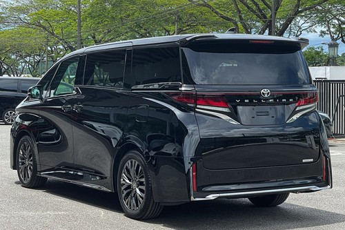 Old 2023 Toyota Vellfire 2.4T Premium