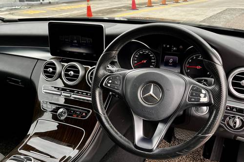 Second hand 2015 Mercedes Benz C-Class Saloon C200 Avantgarde Line 