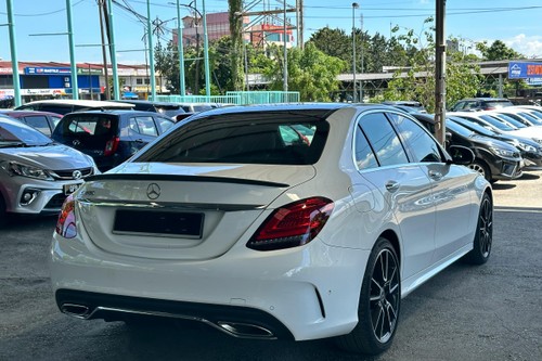 2018 Mercedes Benz C-Class Saloon C300 2.0 AMG Terpakai