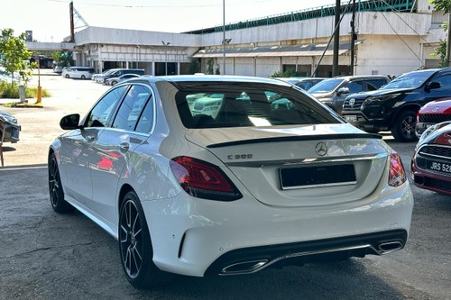 2018 Mercedes Benz C-Class Saloon C300 2.0 AMG Terpakai
