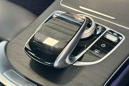 2018 Mercedes Benz C-Class Saloon C300 2.0 AMG Terpakai