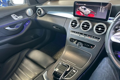 2018 Mercedes Benz C-Class Saloon C300 2.0 AMG Terpakai