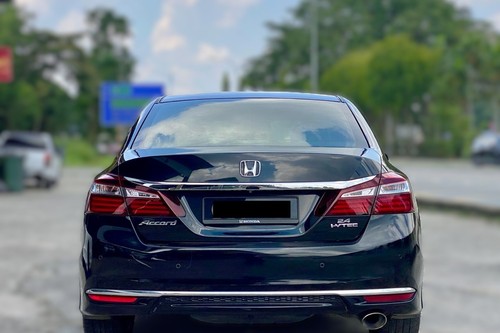 Old 2017 Honda Accord 2.0 VTi-L