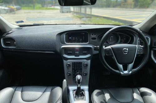 Used 2017 Volvo V40 T5