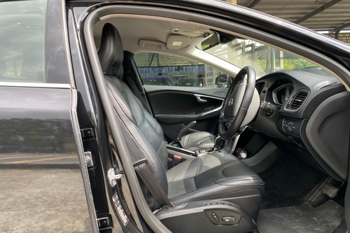 Used 2017 Volvo V40 T5