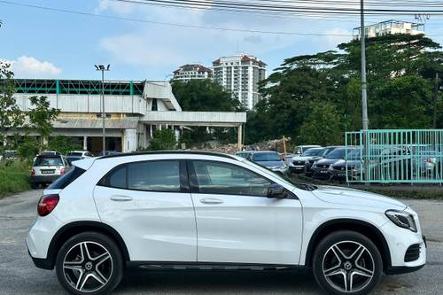 2017 Mercedes Benz GLA-Class 250 4MATIC AMG Line Terpakai
