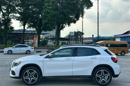 2017 Mercedes Benz GLA-Class 250 4MATIC AMG Line Terpakai