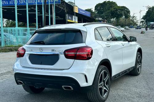 2017 Mercedes Benz GLA-Class 250 4MATIC AMG Line Terpakai
