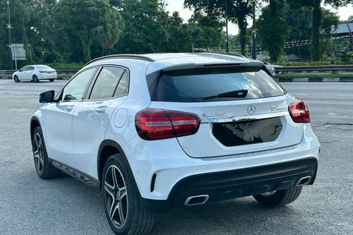 2017 Mercedes Benz GLA-Class 250 4MATIC AMG Line Terpakai