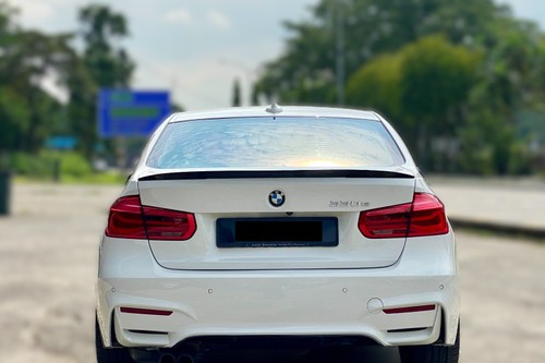 Old 2016 BMW 3 Series Sedan 330e