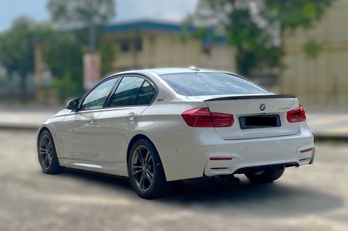 Second hand 2016 BMW 3 Series Sedan 330e 