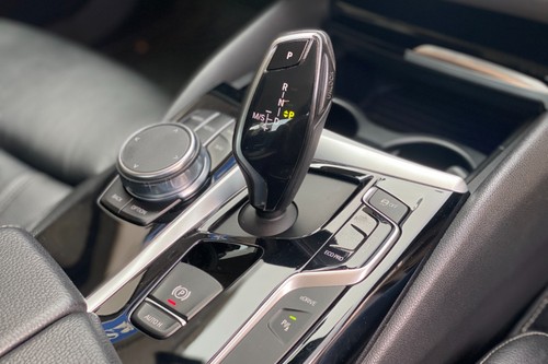 2017 BMW 5 Series Sedan 530e Sport Terpakai