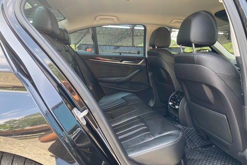 2017 BMW 5 Series Sedan 530e Sport Terpakai