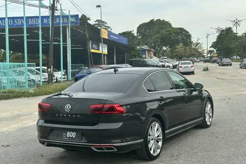 2021 Volkswagen Passat R-Line 2.0 TSI R-Line Terpakai