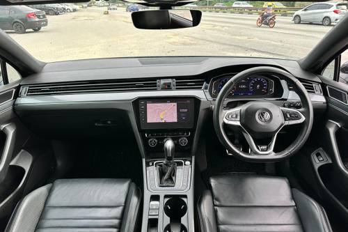 2021 Volkswagen Passat R-Line 2.0 TSI R-Line Terpakai