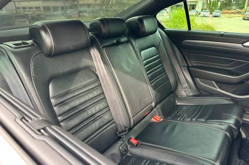2021 Volkswagen Passat R-Line 2.0 TSI R-Line Terpakai
