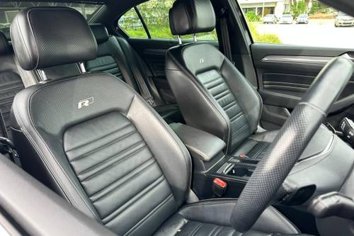2021 Volkswagen Passat R-Line 2.0 TSI R-Line Terpakai