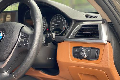 2016 BMW 3 Series Sedan 318i Sports Terpakai