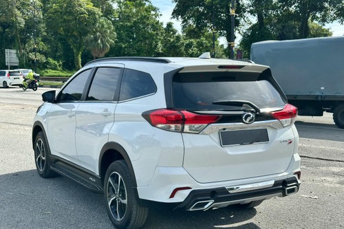 2022 Perodua Aruz 1.5AV  lama