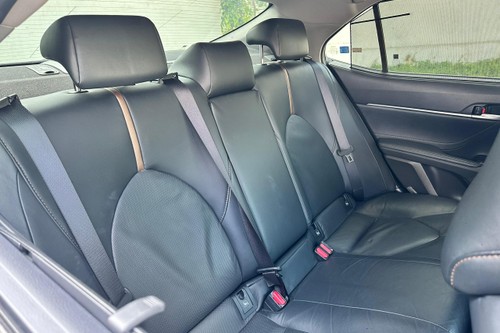 2021 Toyota Camry 2.5V Terpakai