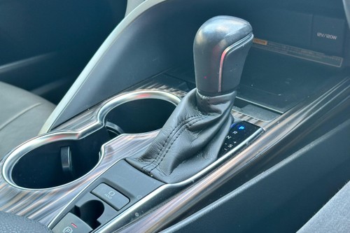 2021 Toyota Camry 2.5V Terpakai