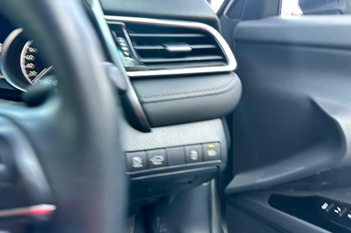 2021 Toyota Camry 2.5V Terpakai