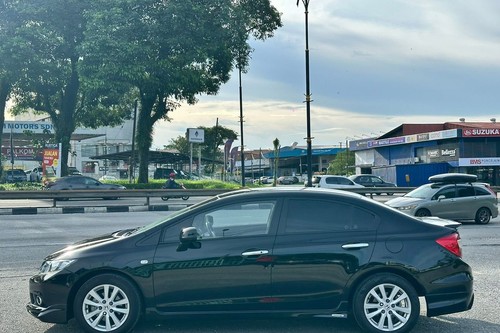 Old 2015 Honda Civic 1.8S