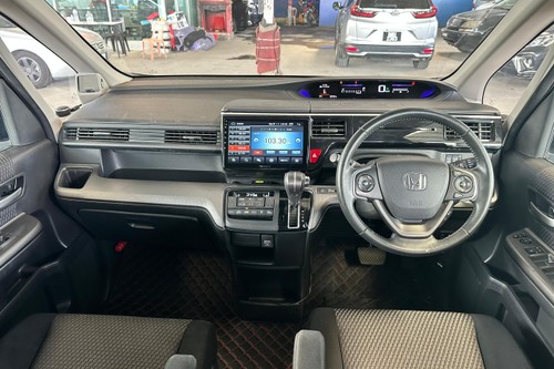 2017 Honda Step Wgn 1.5 Terpakai