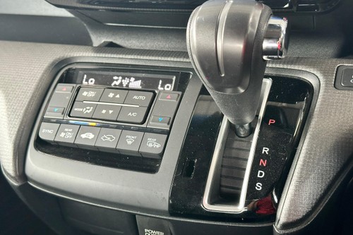 2017 Honda Step Wgn 1.5 Terpakai