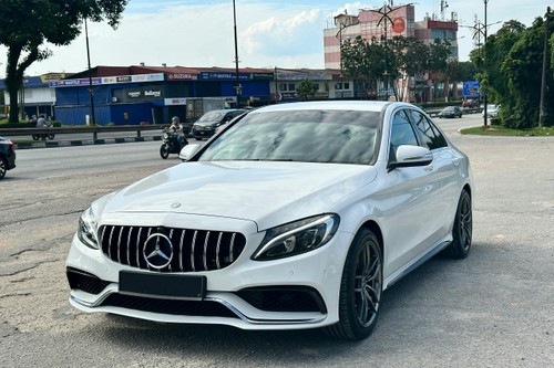 Old 2015 Mercedes Benz C-Class Saloon C200 Avantgarde Line