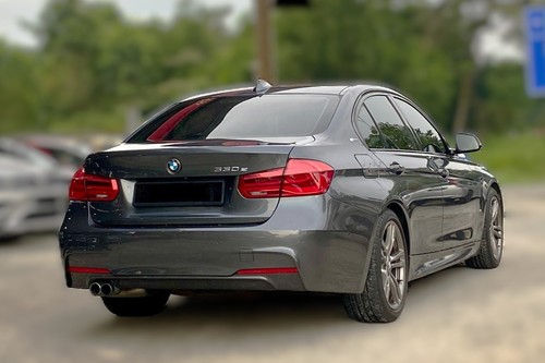 2017 BMW 3 Series Sedan 330e M Sport  lama