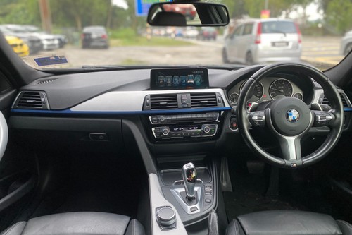 2017 BMW 3 Series Sedan 330e M Sport Terpakai