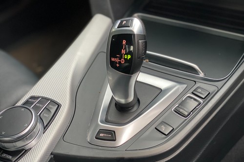 2017 BMW 3 Series Sedan 330e M Sport Terpakai