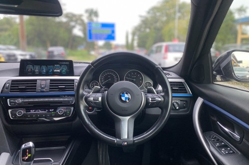 2017 BMW 3 Series Sedan 330e M Sport Terpakai