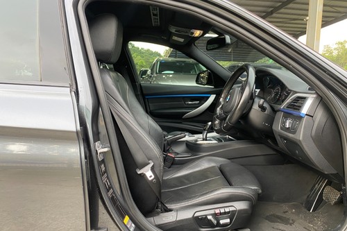 2017 BMW 3 Series Sedan 330e M Sport Terpakai
