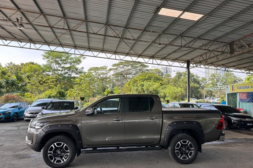 Used 2023 Toyota Hilux Double Cab 2.4V (AT) 4X4