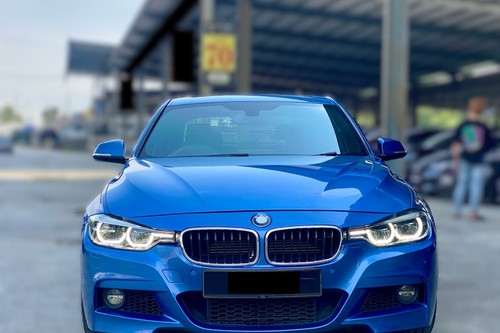 2017 BMW 3 Series Sedan 330e M Sport  lama