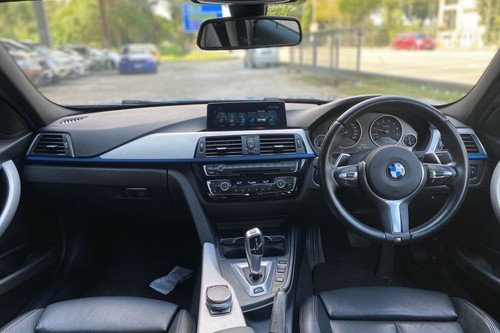 2017 BMW 3 Series Sedan 330e M Sport Terpakai