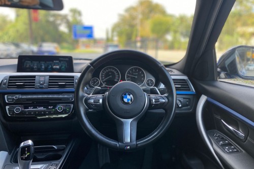 2017 BMW 3 Series Sedan 330e M Sport Terpakai